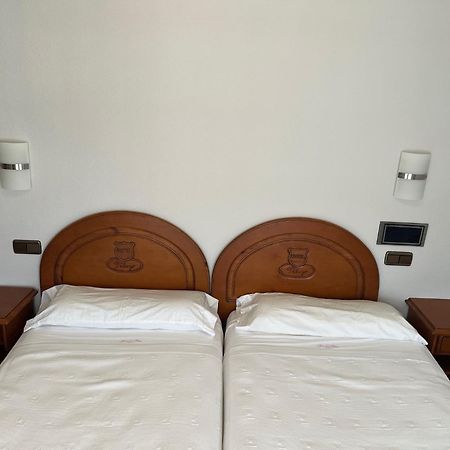 Hotel Pelayo Isla Bagian luar foto